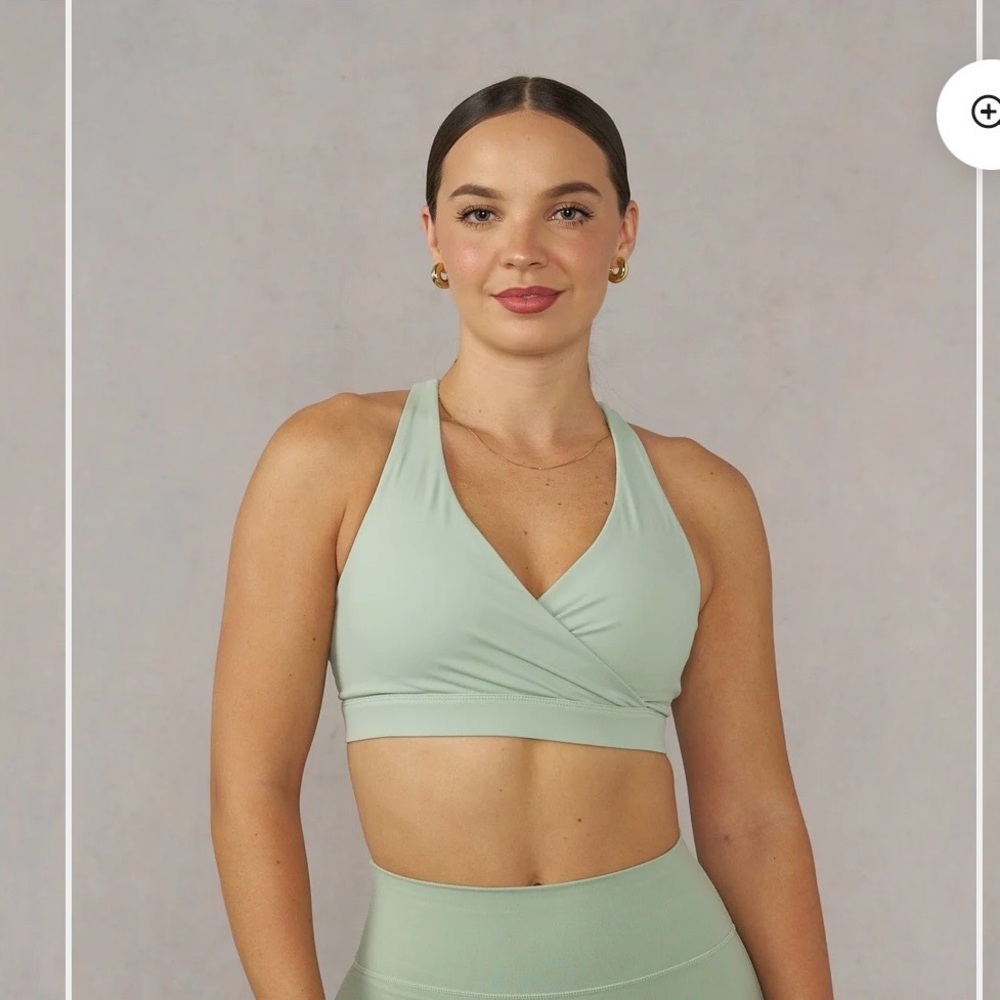YoungLA Motion Wrap Sports Bra Size Small Mint Green